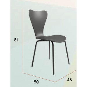 Juego de cuatro sillas modelo Berna. Un diseño minimalista y sencillo.